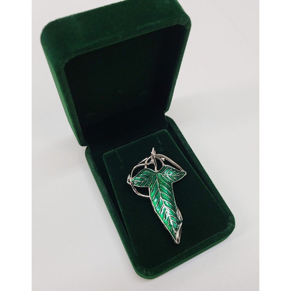 Lord of the Rings Leaf of Lorien Elvish Fellowship Enamel Pin Brooch & Box - Picture 2 of 10